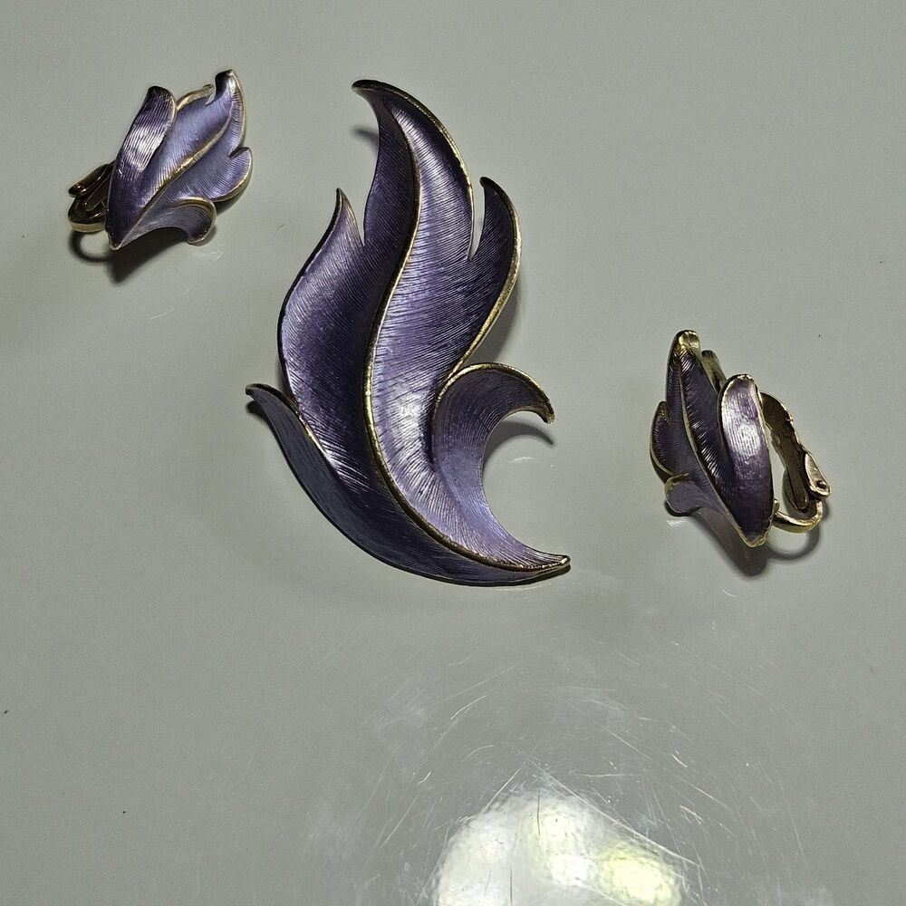Vintage Jonette Jewelry Gold Tone Purple Enamel Brooch & Clip On Earrings Set